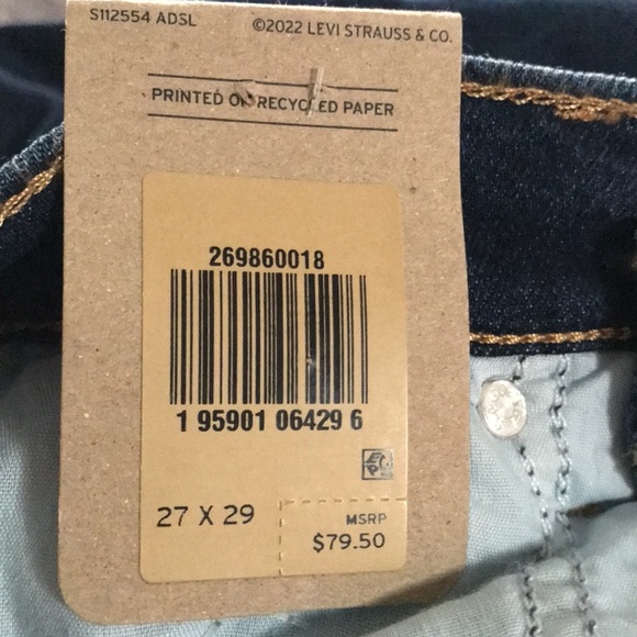 NWT Levi’s High Waisted Mom Jeans - Picture 5 of 7